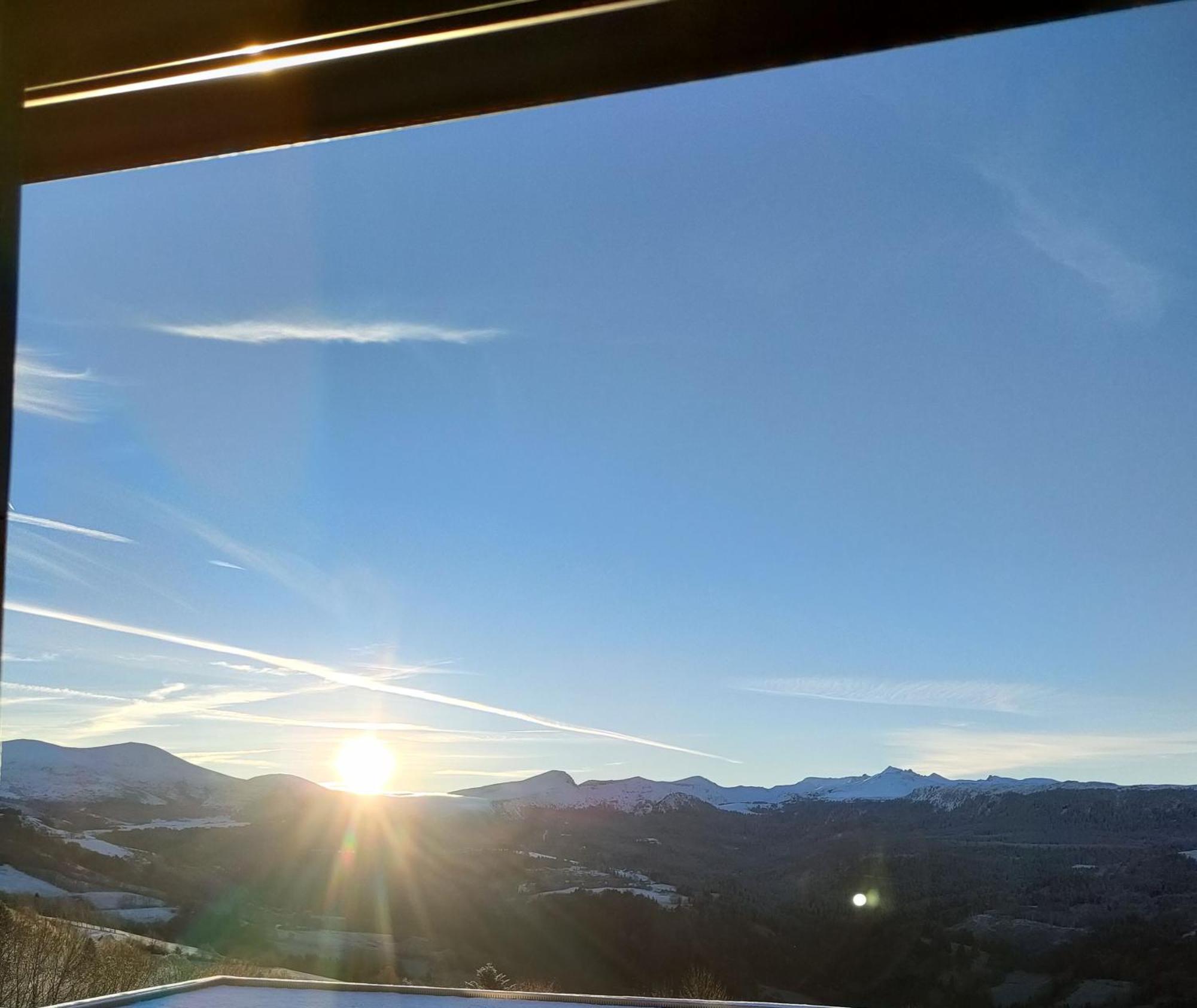 Grand Appartement Vue Magnifique Murat-le-Quaire Eksteriør billede