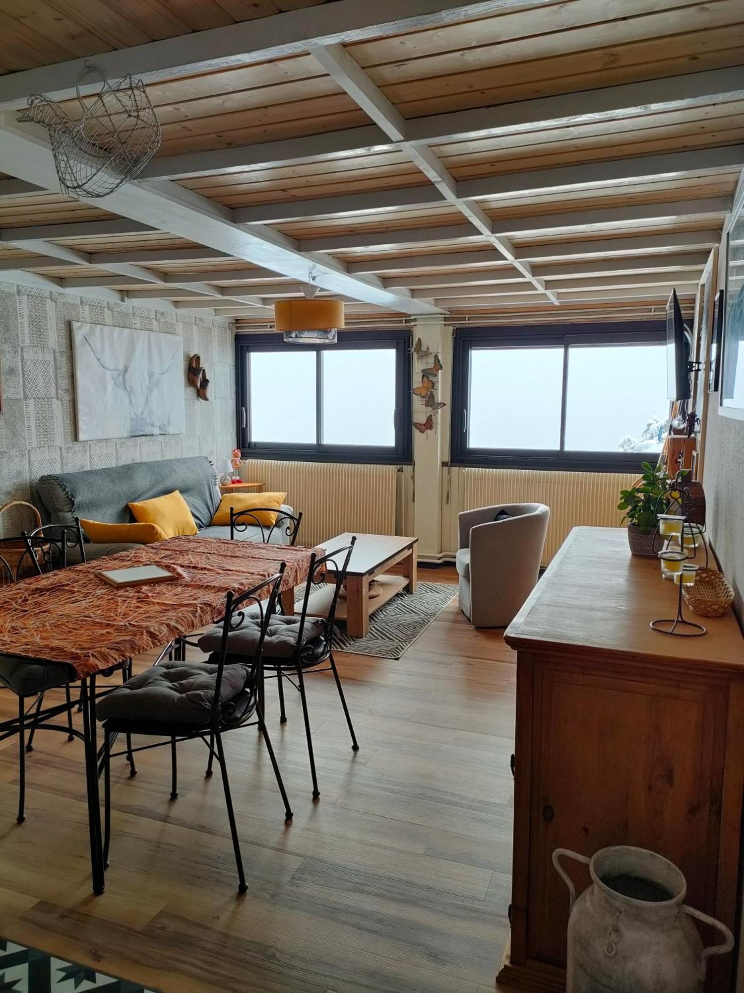 Grand Appartement Vue Magnifique Murat-le-Quaire Eksteriør billede